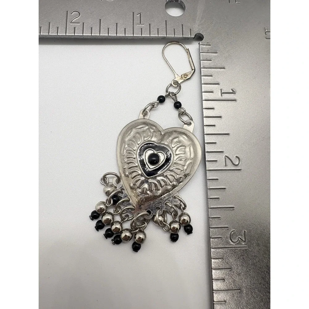 Vintage‎ Silver Tone & Black Heart Dangle Drop Pierced Leverback Earrings Korea